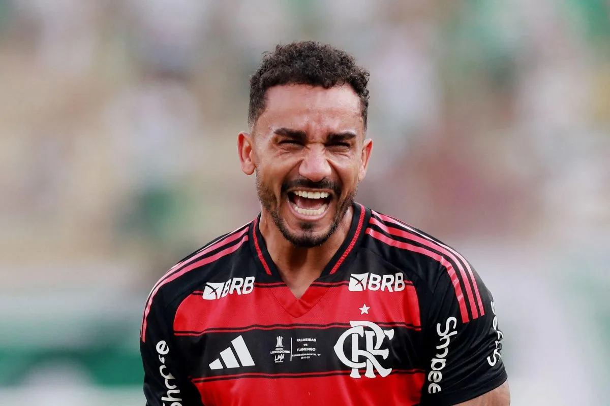 Flamengo encaminha renovação de Danilo até dezembro de 2027