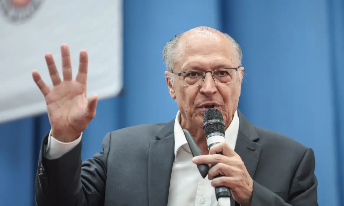 Alckmin confirma aumento de etanol na gasolina