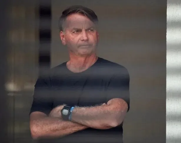 Defesa de Bolsonaro tenta reverter restrição a militares