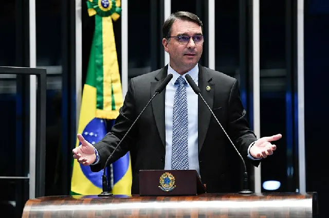 Boato sobre Flávio Bolsonaro atinge quase 1 milhão de postagens