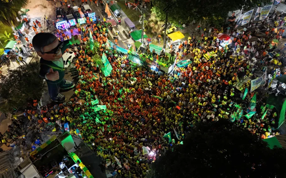 Flávio defende impeachment de Moraes em Belém