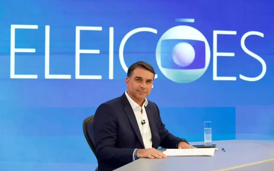 Flávio promete acabar com reeleição, nega cortes em benefícios e acusa Lula de ‘terrorismo’