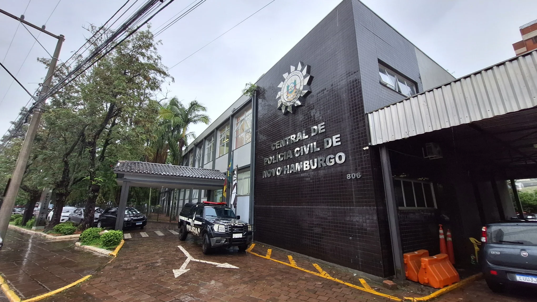 Homem é baleado em frente a?