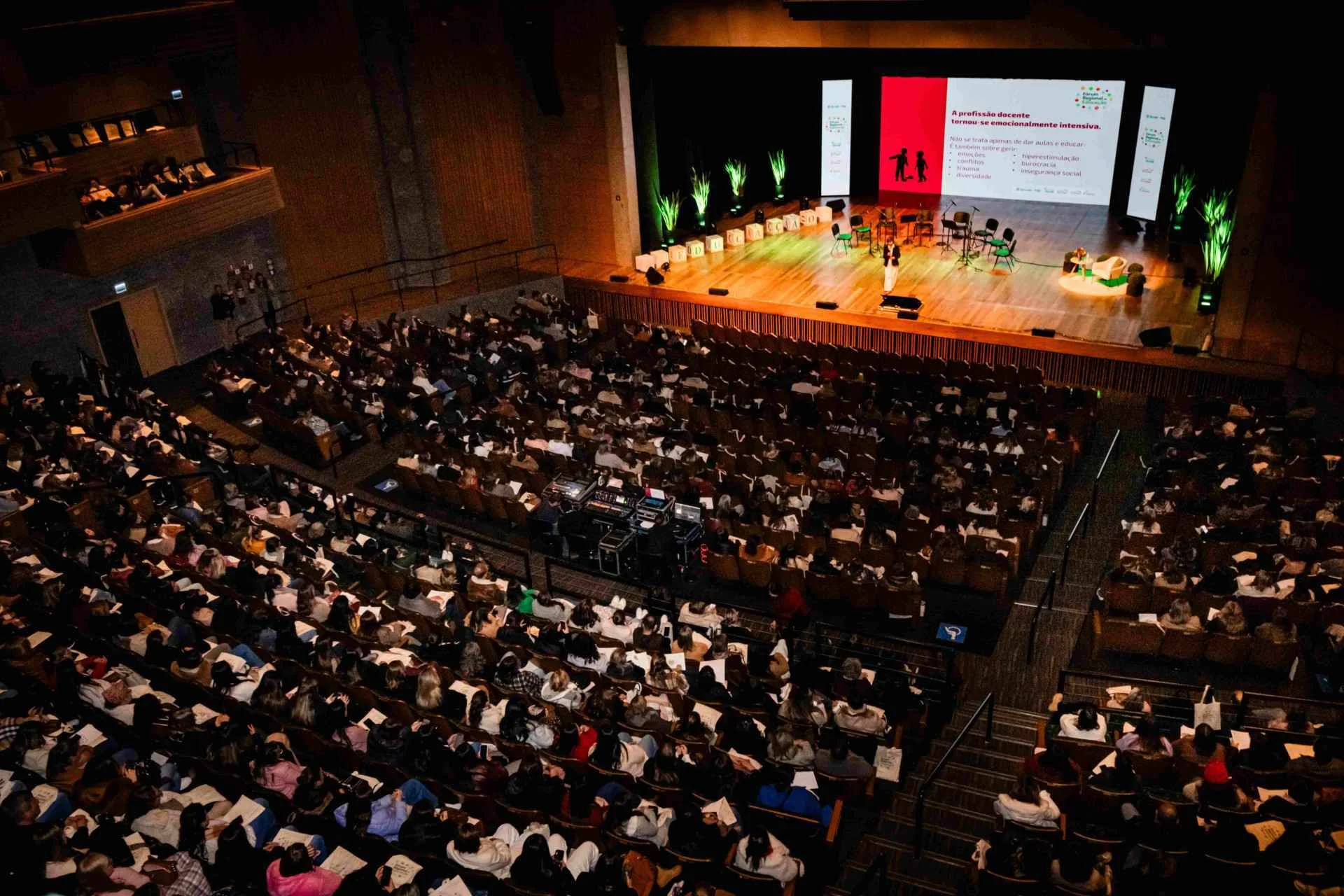 BOAS PRÁTICAS: Mais de 1,4 mil educadores debatem saúde mental em sala de aula