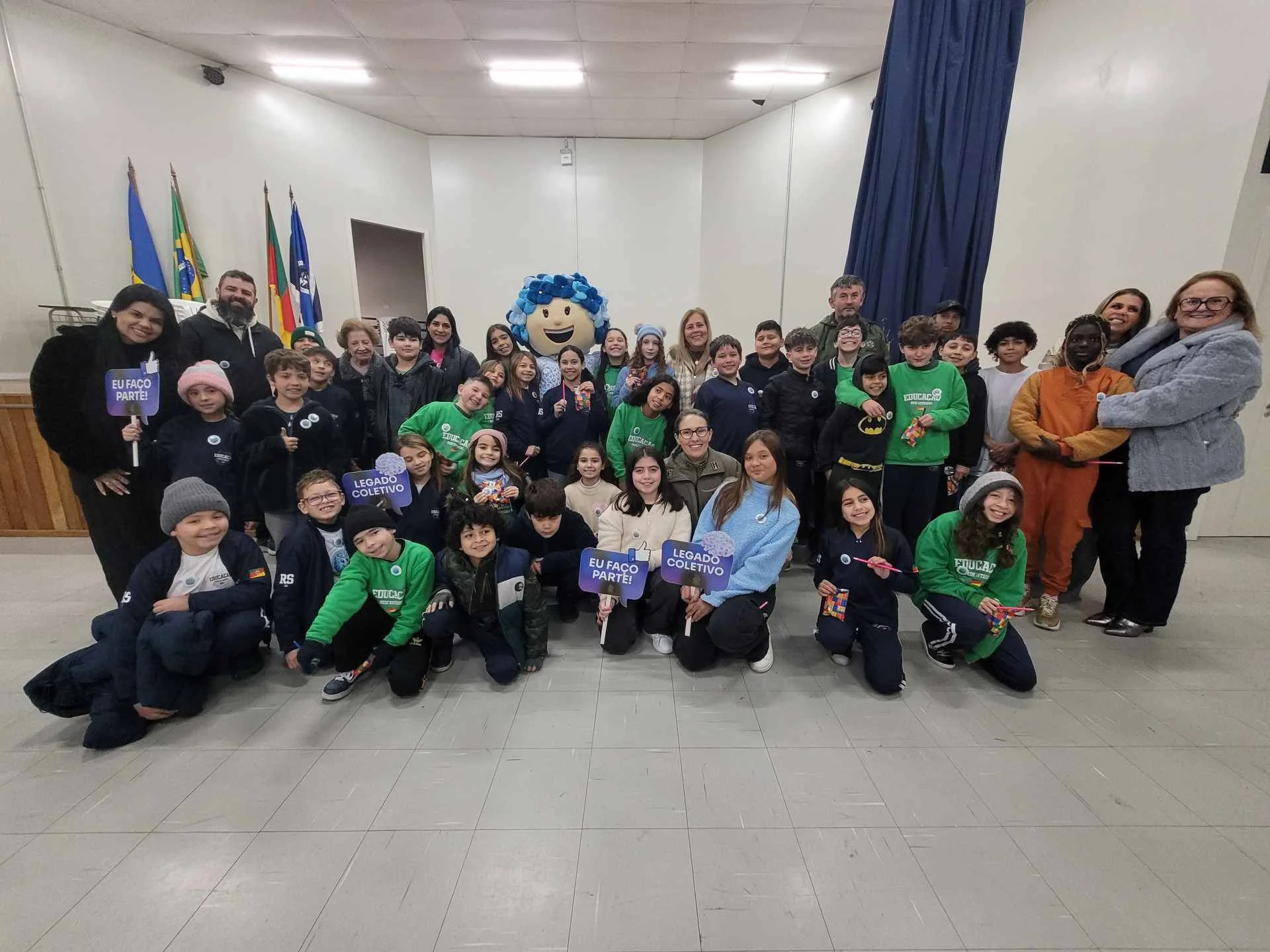 Mais cores e conscientização ambiental: Projeto ensina crianças sobre identidade cultural e fomenta plantio de hortênsias em Gramado