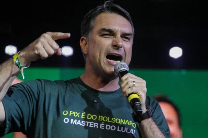 Governo acusa Flávio de legitimar tarifaço dos EUA contra o Brasil