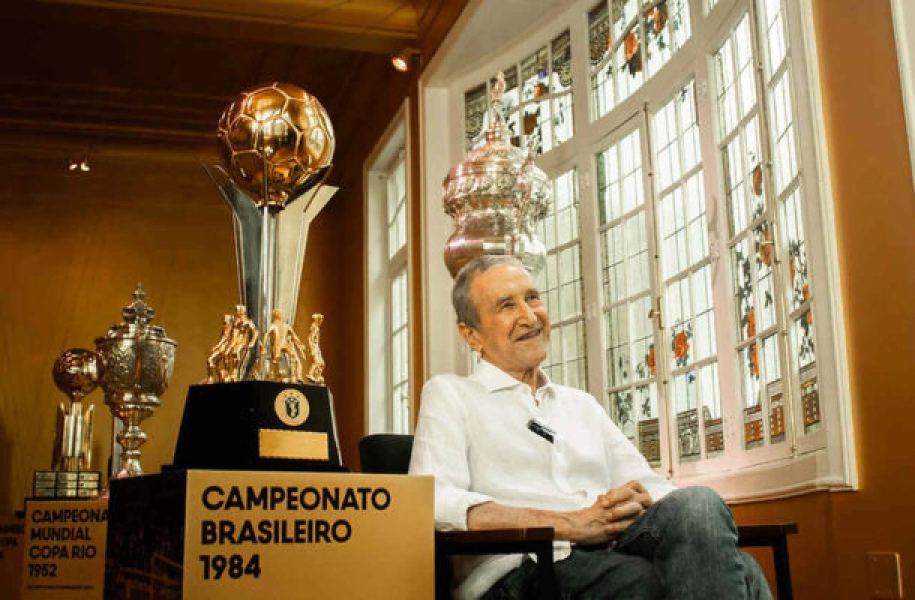 Parreira tem redução de sedação e apresenta leve melhora na UTI