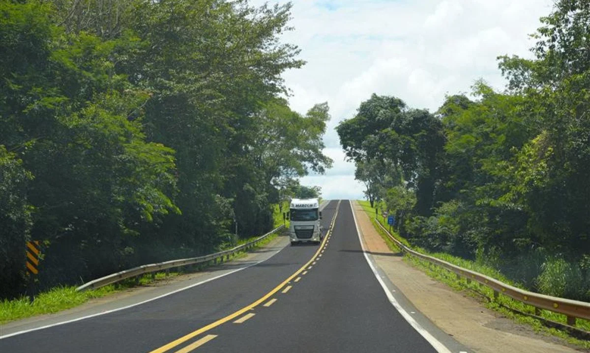 BR-040 é interditada para implantação de balança de carga; veja trecho