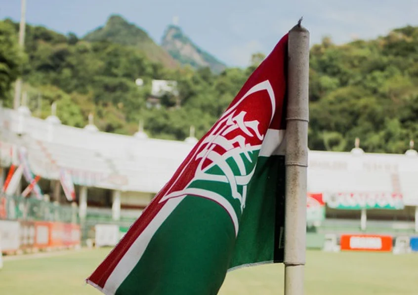 Fluminense fecha sede social devido a?