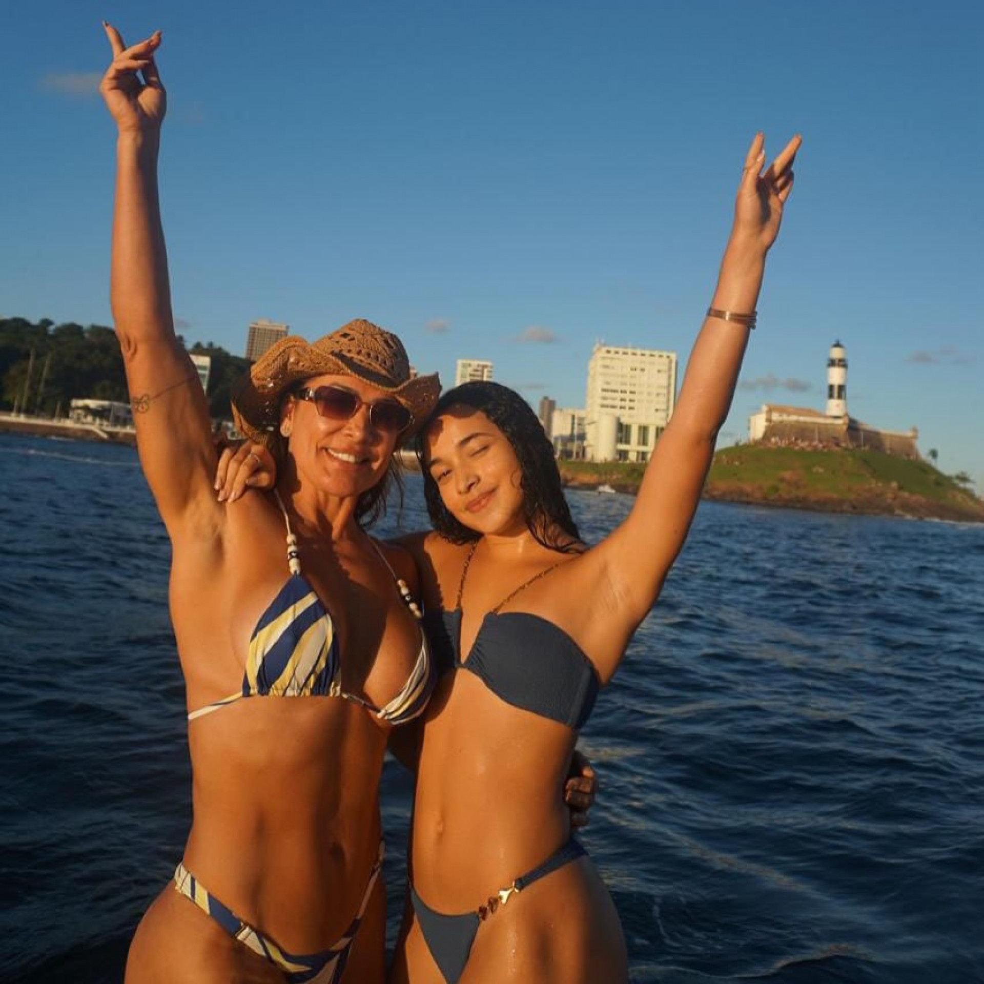 Scheila Carvalho celebra os 16 anos da filha com Tony Salles: 'Nosso amor é infinito'