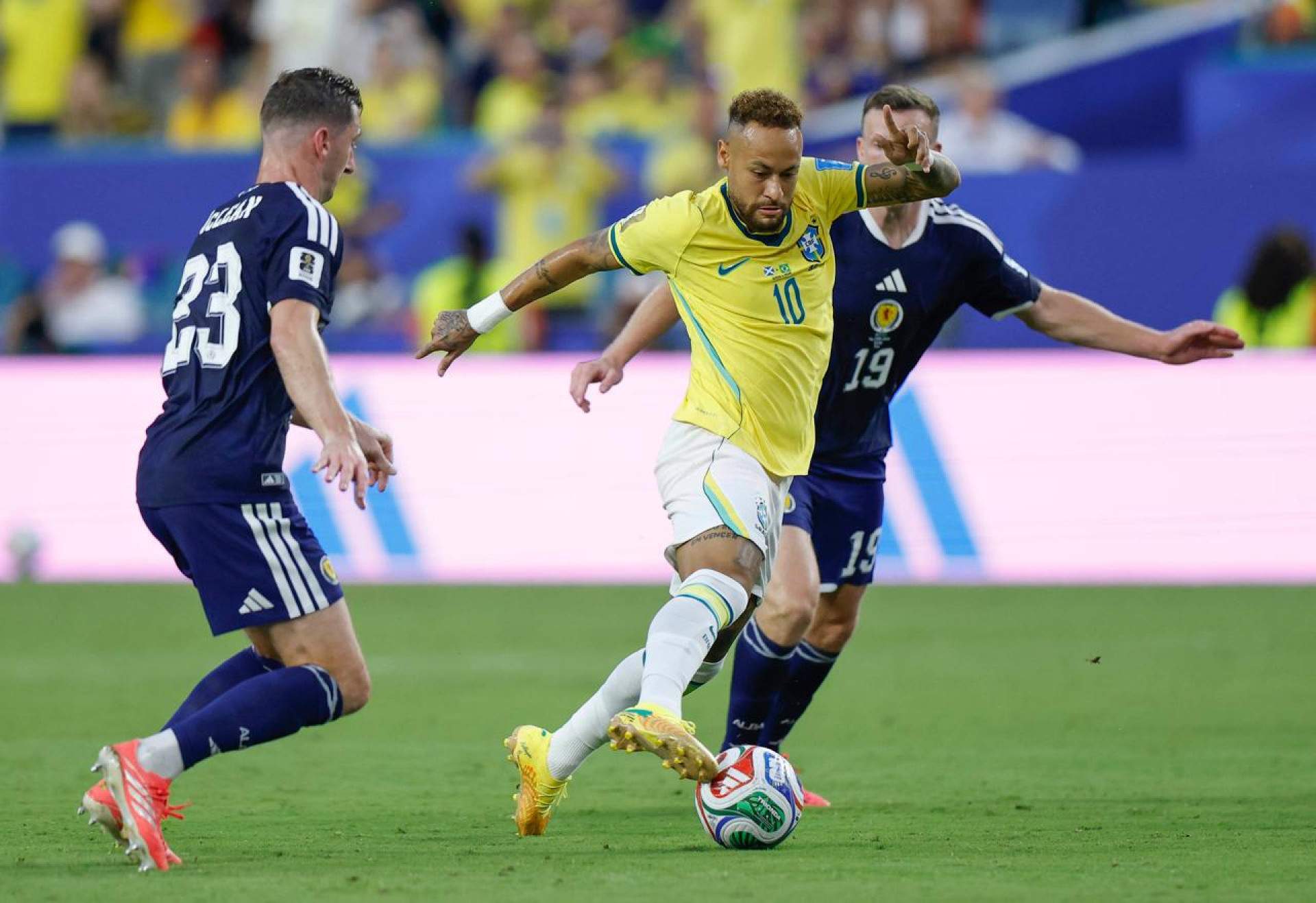 Jornal vê Neymar competitivo e defende convocação de Ancelotti: 'Estava certo'