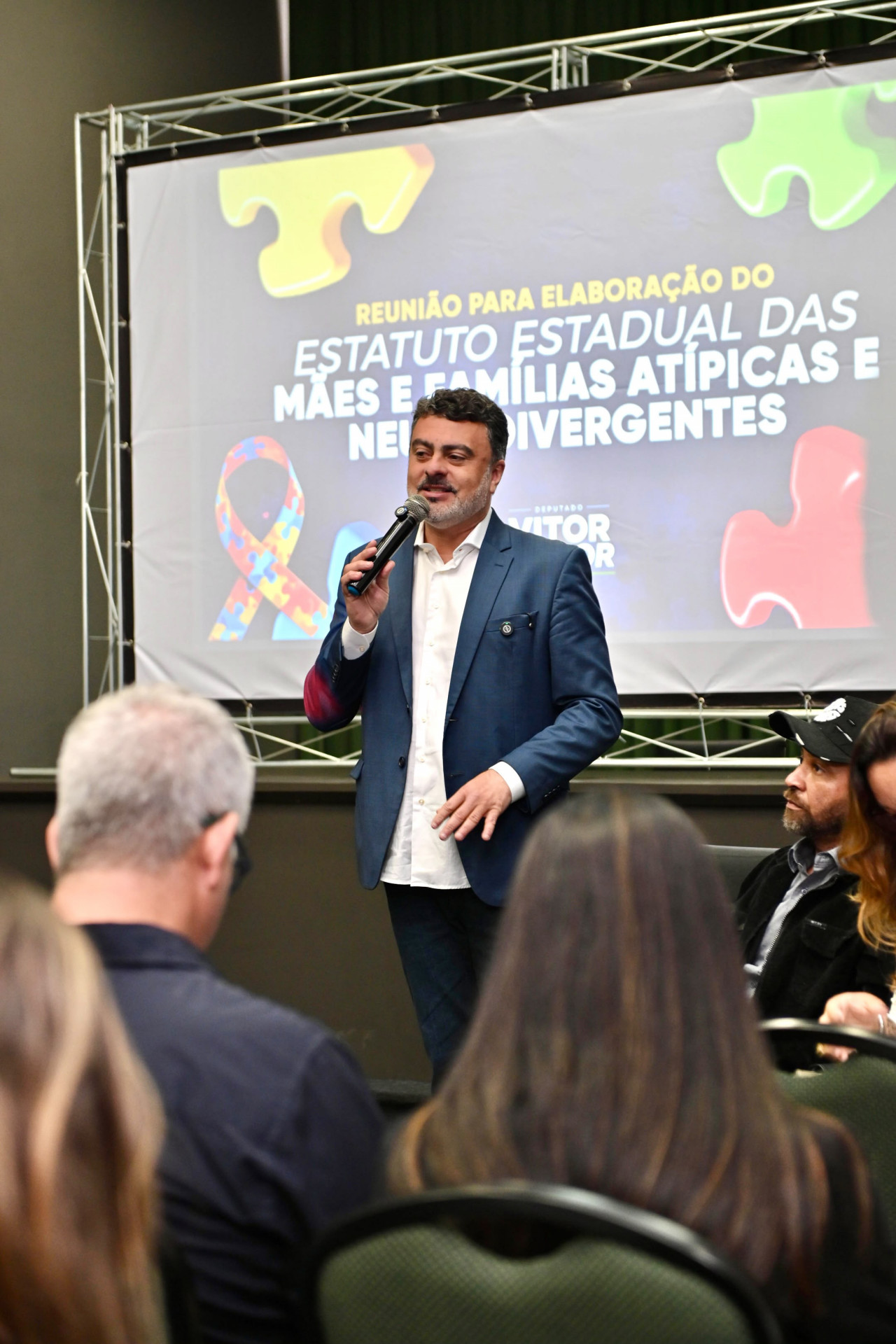 Deputado Vitor Junior desenvolve projeto de lei que cria o Estatuto das Mães Atípicas