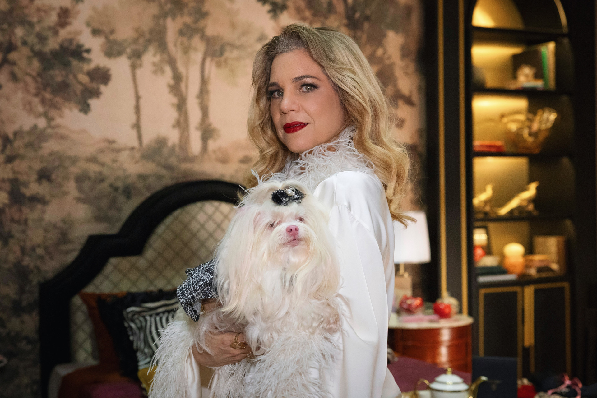 Isabel Teixeira celebra sucesso como vilã em 'Quem Ama Cuida'