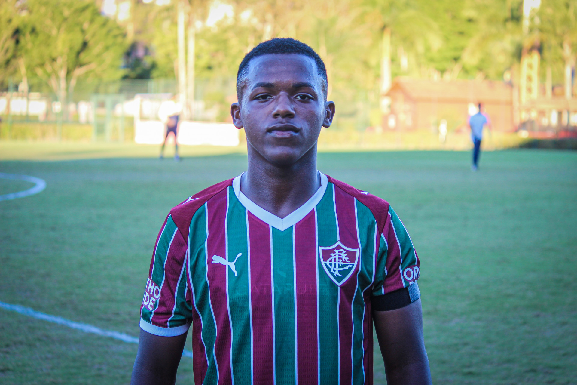 Joia do Fluminense assina primeiro contrato profissional