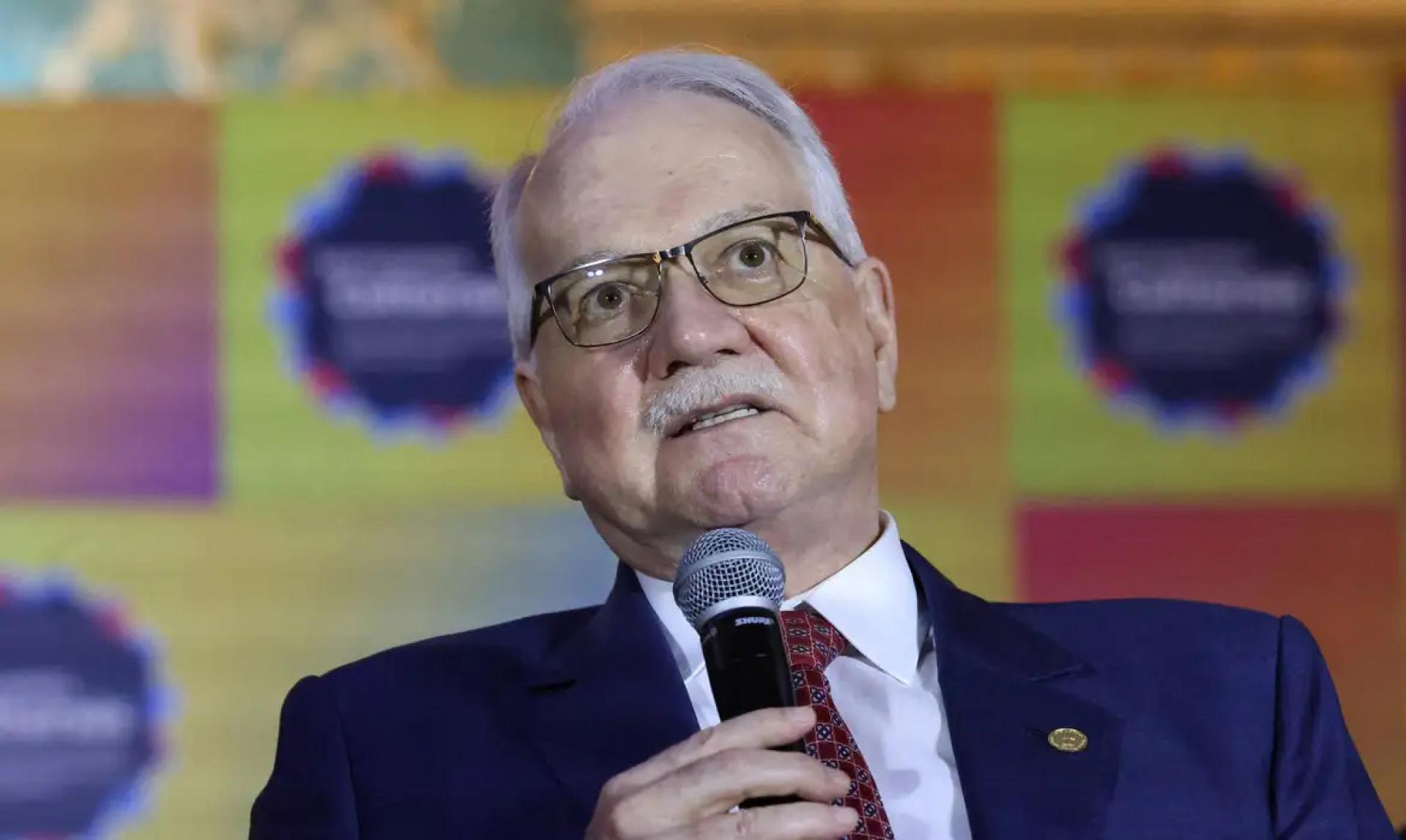 Brasil precisa de 'paz e tranquilidade', diz Fachin após votar