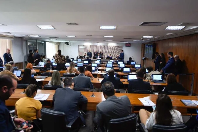 CCJ do Senado aprova texto-base da PEC da Segurança Pública; proposta endurece regras contra facções