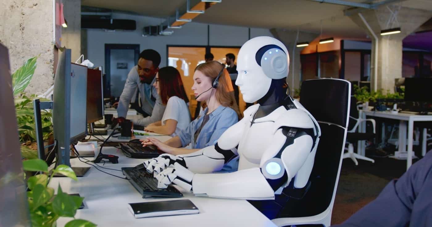 IA falha em tarefas e empresas voltam a contratar humanos
