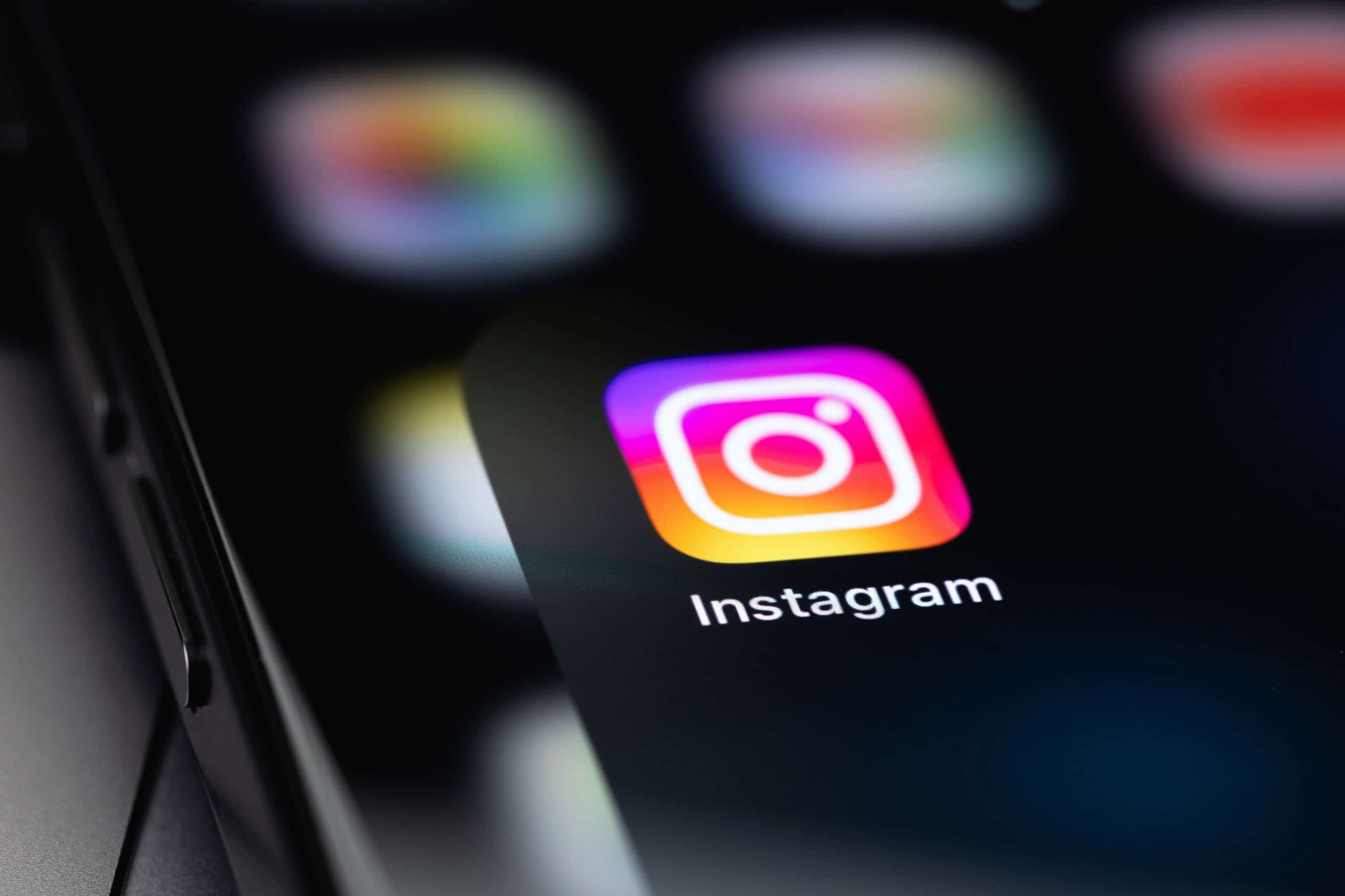 Instagram vai punir perfis gerados por IA que não se identificarem