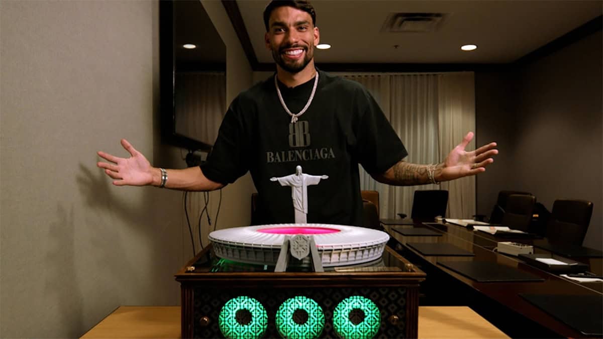 Lucas Paquetá recebe PC de cerca de R$40 mil inspirado no Maracanã