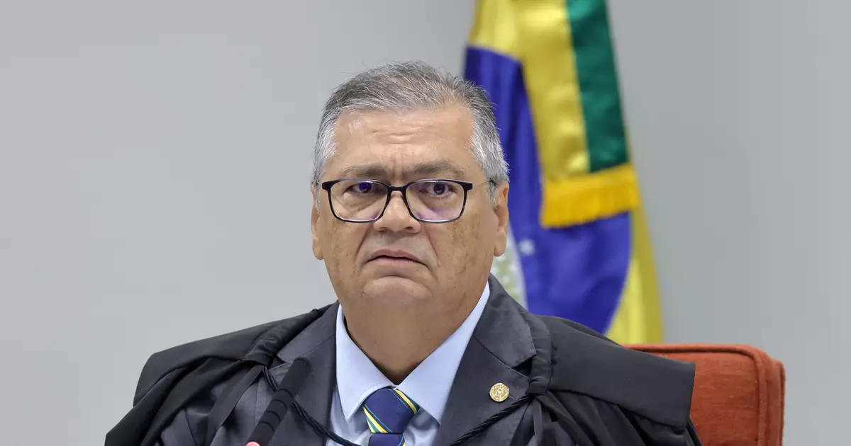 Dino derruba sigilo de ação sobre o filme 'Dark Horse'