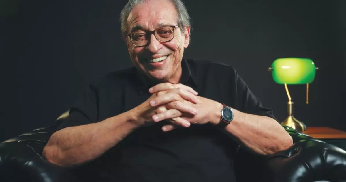 Ruy Castro conta bastidores da Academia Brasileira de Letras: "Lugar com personalidades de todos os pensamentos políticos. Ninguém discute, ninguém levanta a voz"
