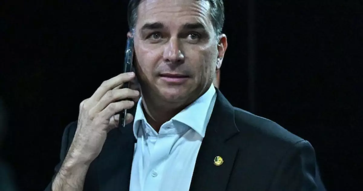 Aliados de Flávio Bolsonaro se dividem entre ataque direto a Lula e cuidado com ação contra Wagner