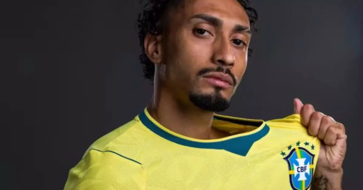 Raphinha se afasta do futebol saudita após interesse em Salah