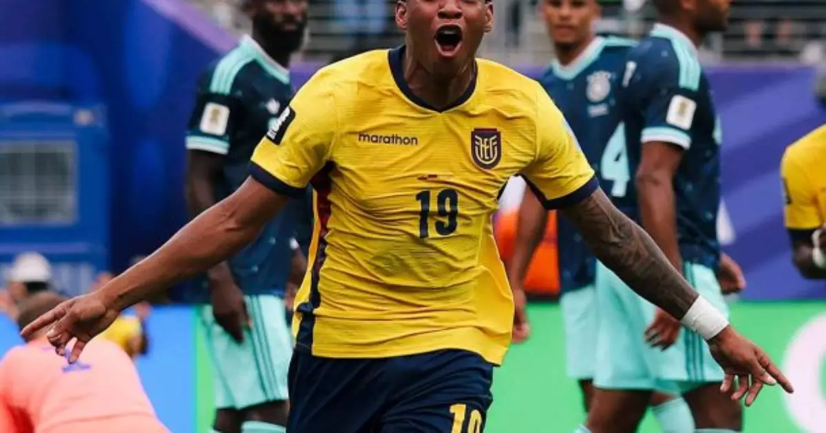 "Me empurrou e ajudou", brinca Plata, do Flamengo, sobre "vingança" com Neuer