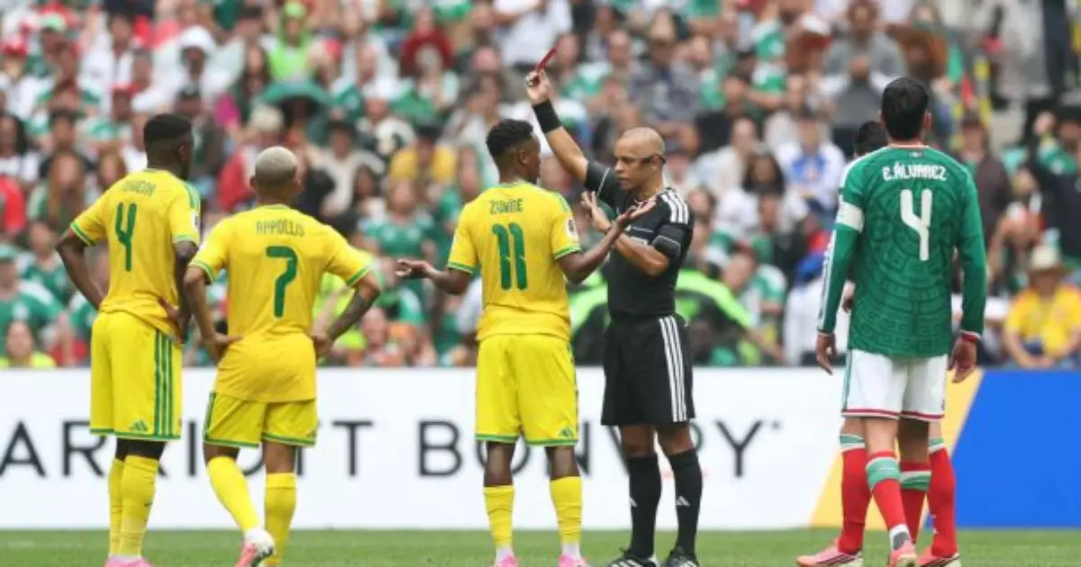 Fifa rejeita pedido da África do Sul e mantém suspensão de jogador da Copa