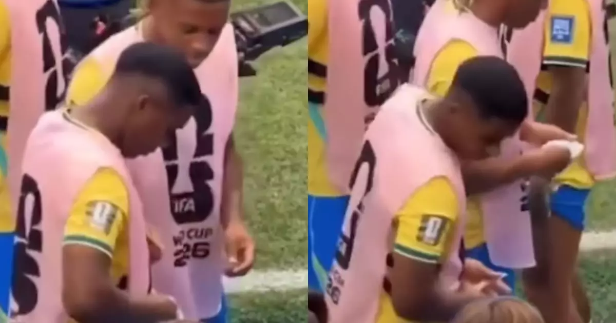 Flagra de Endrick distribuindo chicletes de Ancelotti para jogadores vira meme: 'Vai mofar no banco'