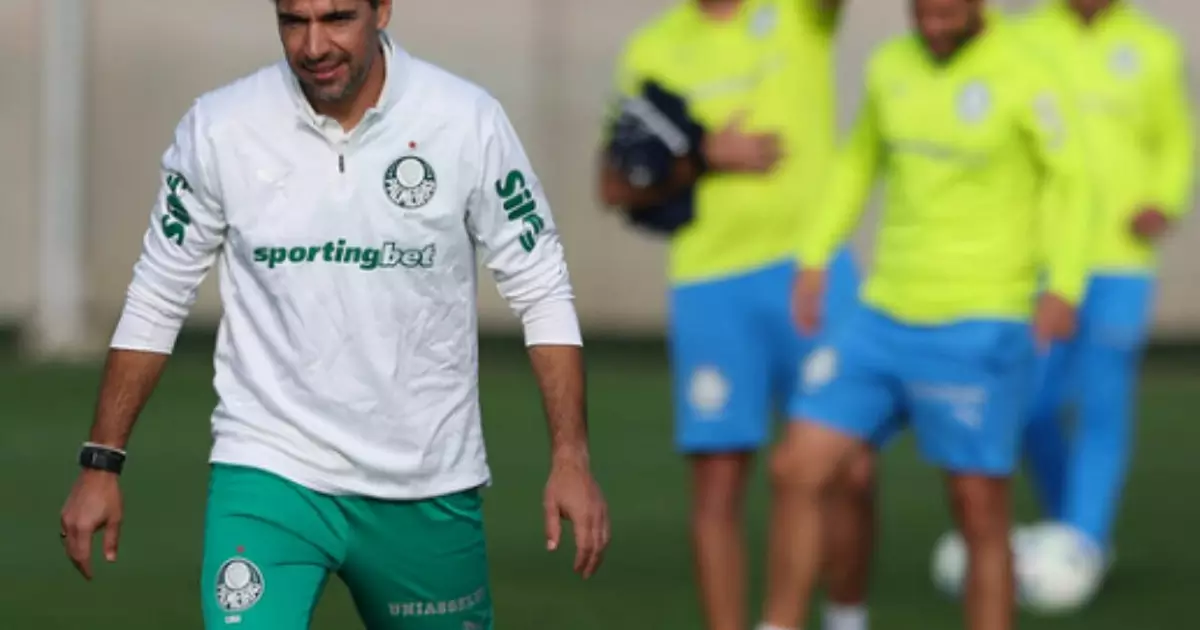 Treino do Palmeiras é marcado por três retornos