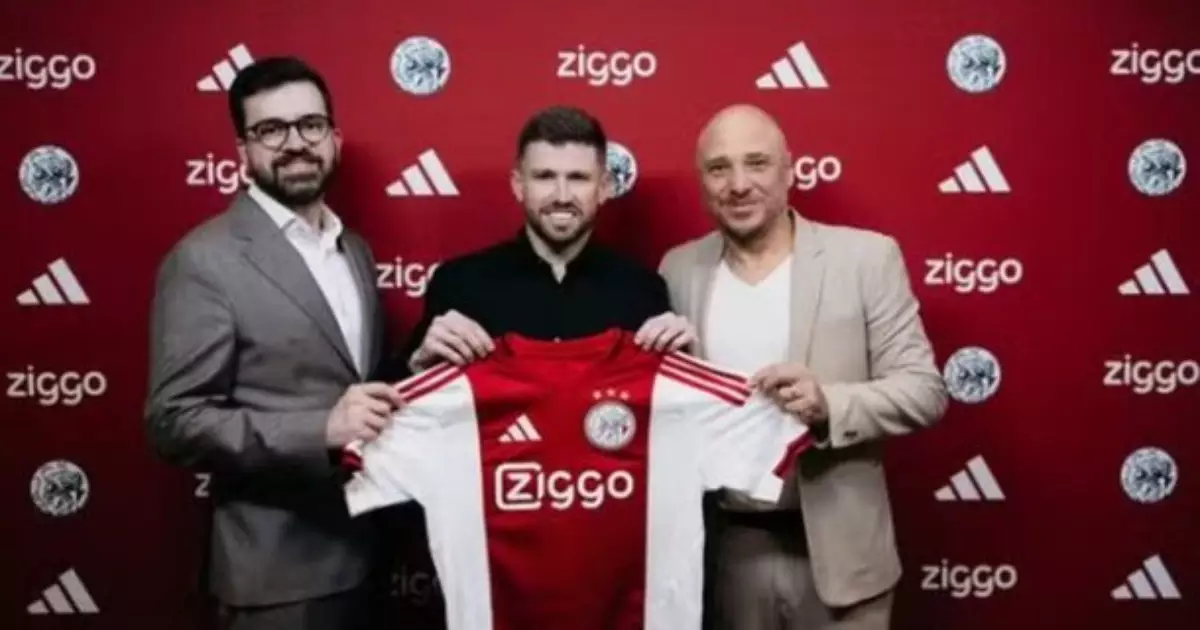 Ajax anuncia lateral Caio Henrique, ex