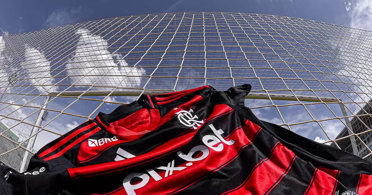 Ele deixou o Flamengo pela porta dos fundos mas agora se deu mal na Europa
