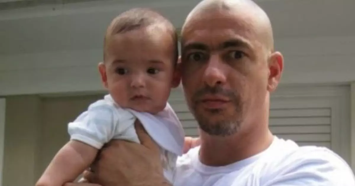 Recuperado de acidente, Fogaça, do 'MasterChef', abre baú de fotos raras do filho; João faz 18 anos e beleza chama atenção da web: 'Lindo'