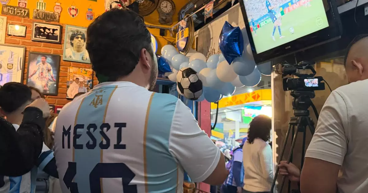 'Se não é sofrido, não é Argentina': brasileiros fazem a festa em SP após vitória de rival sobre Cabo Verde