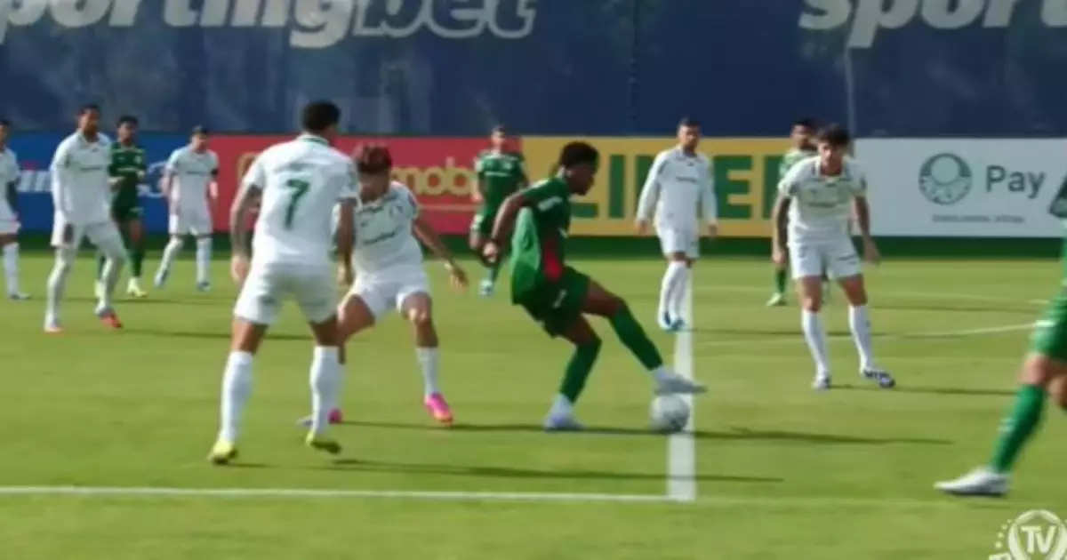 Após jogo-treino, Piquerez destaca competição interna no Palmeiras: "É o mais importante"