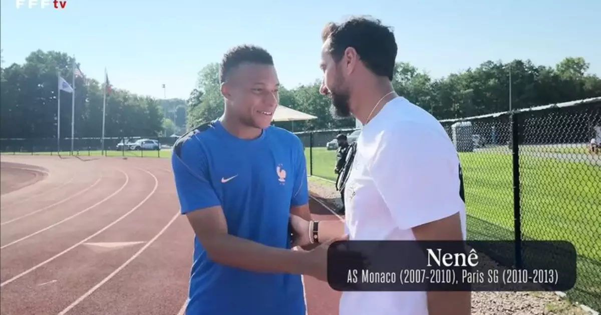 Nenê mostra entrosamento com Mbappé e surpreende Deschamps ao contar que ainda joga