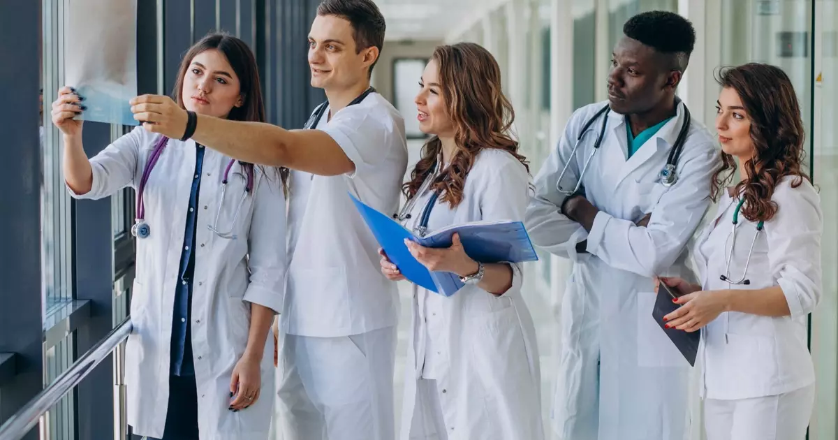 Projeto propõe suspender novos cursos de medicina por 5 anos