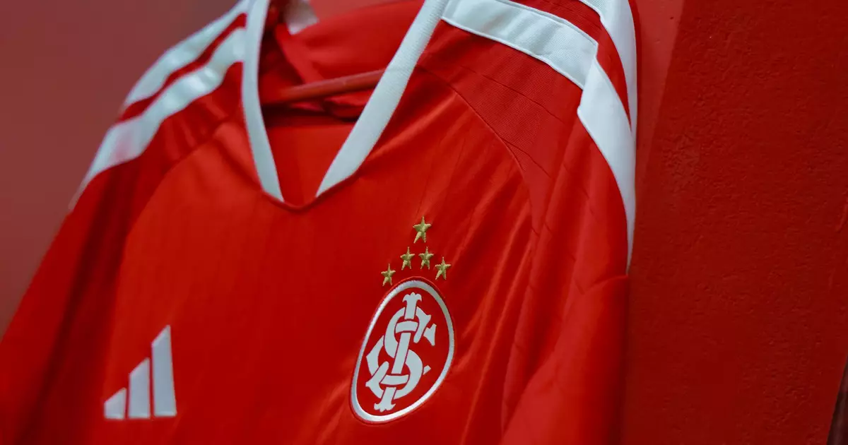STJD denuncia zagueiro do Internacional e pede suspensão de até 180 dias