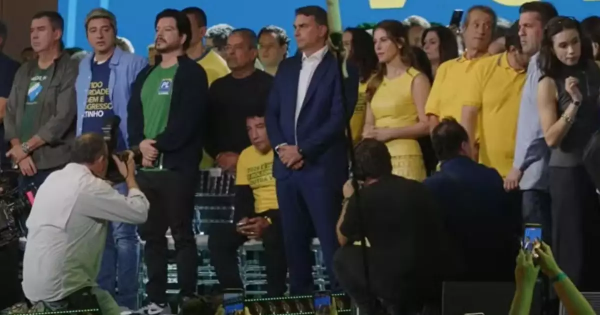 Veja discurso de Flávio Bolsonaro sobre legado do pai