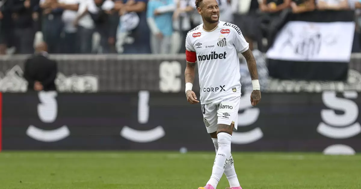 Neymar responde críticas com comemoração inusitada após marcar no Brasileirão; veja