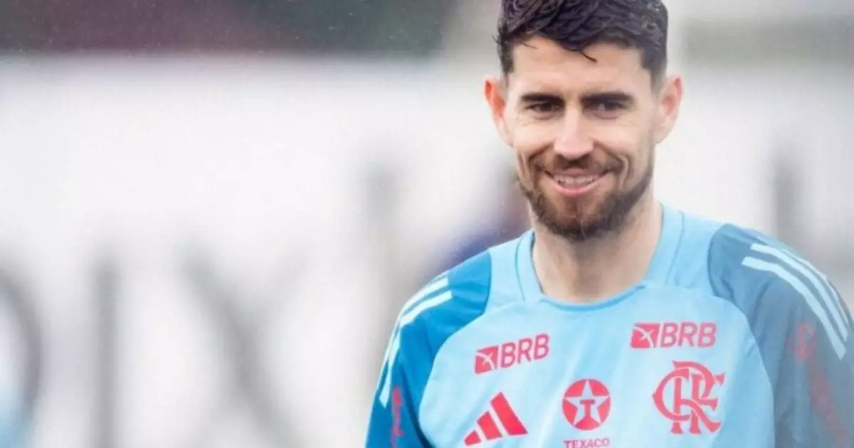 Jorginho, do Flamengo, firma parceria fora do futebol