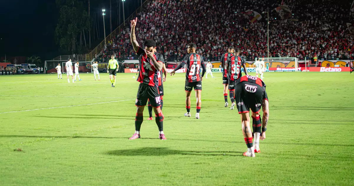 Vitória vence o Botafogo no Barradão e ganha fôlego no Brasileirão