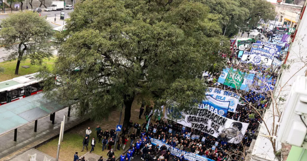Endividamento recorde leva argentinos às ruas contra juros abusivos e política econômica de Milei