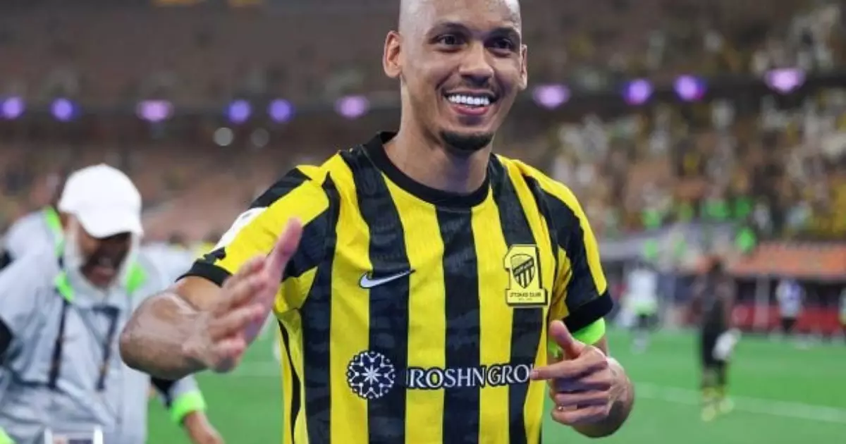 Fabinho se aproxima do futebol turco e pode reeditar parceria com Salah