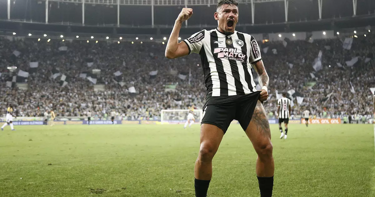 Tiquinho Soares encaminha retorno ao Botafogo