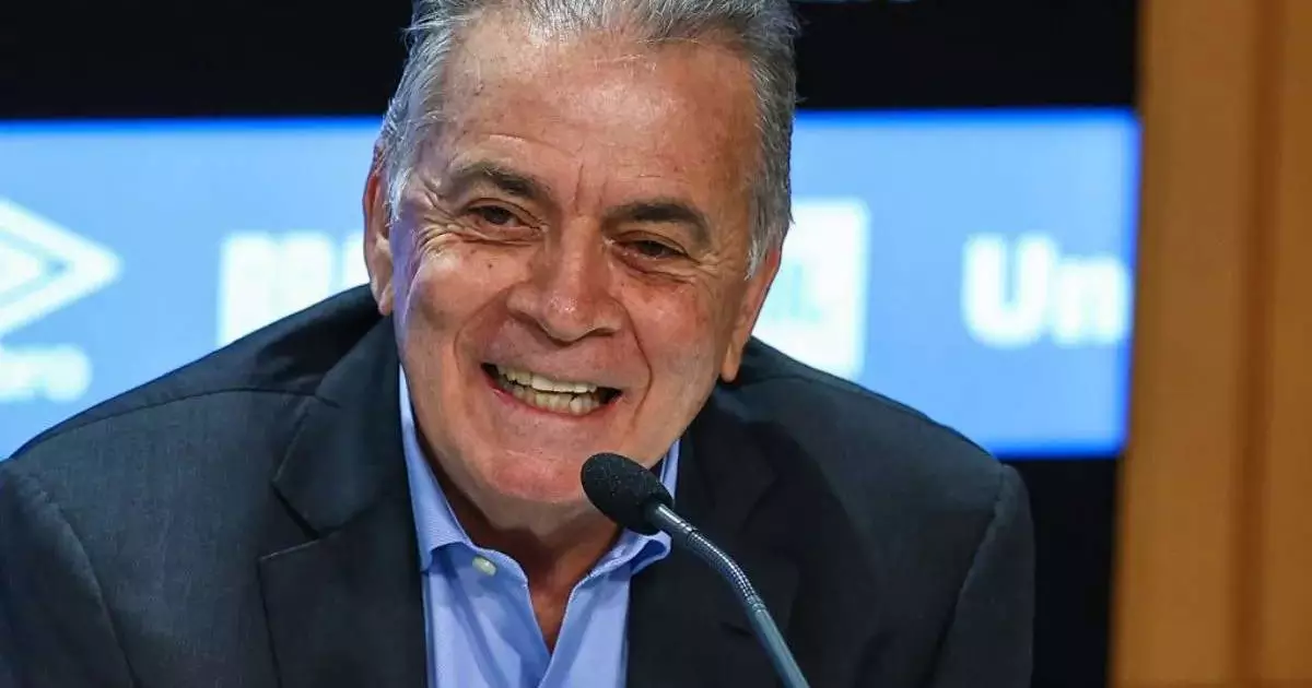 Paulo Pelaipe cobra resultados e coloca pressão sobre Luís Castro no Grêmio