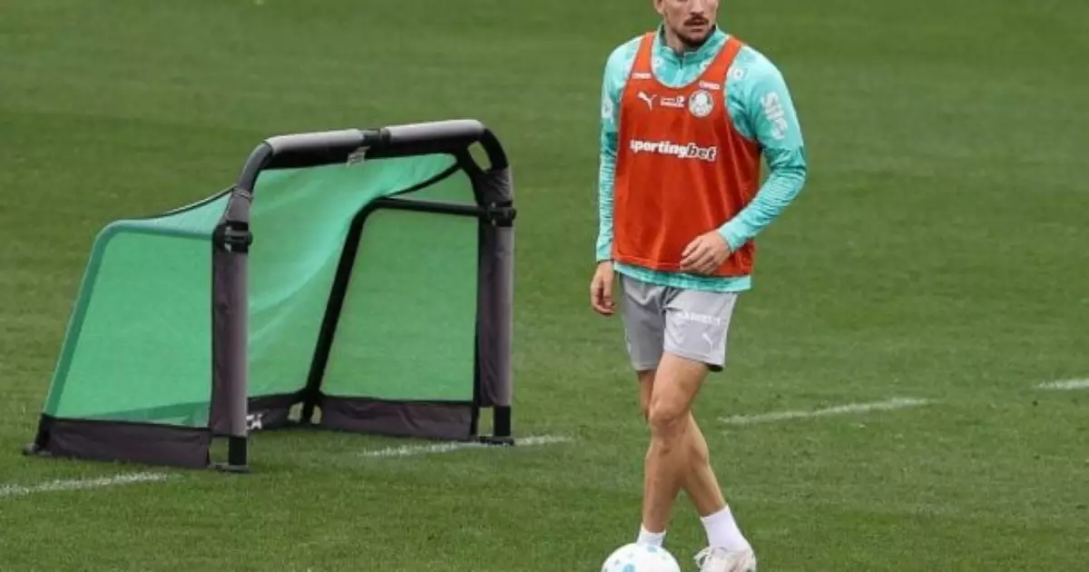 Piquerez e Paulinho treinam e se aproximam de retorno no Palmeiras