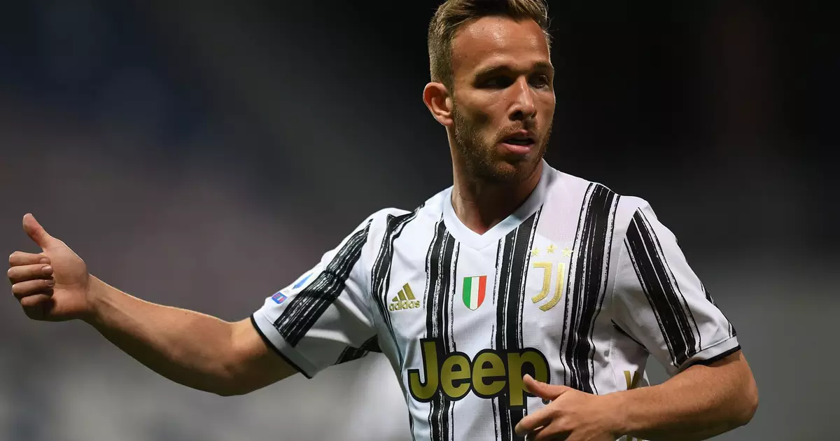 Santos define salário e avança por Arthur Melo; Veja tempo de contrato
