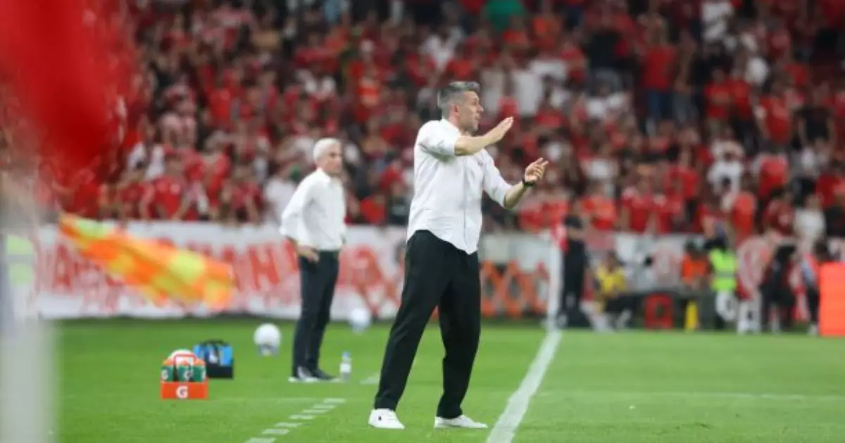 "Normal pelo momento", diz Pezzolano sobre empate do Internacional